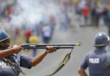 Afrique du Sud : la police sud-africaine hantée par la tuerie de Marikana Afrique du Sud : la police sud-africaine hantée par la tuerie de Marikana