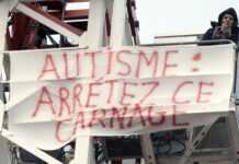 Du haut d’une grue, une mère dénonce le sort des autistes ! Du haut d’une grue, une mère dénonce le sort des autistes !