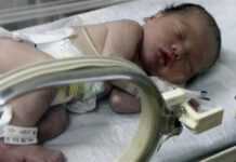 Un bébé survit après avoir été expulsé du ventre de sa mère tuée dans un accident !