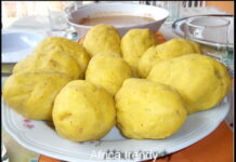 Plantain pilé à la Sauce d’Arachide Plantain pilé à la Sauce d’Arachide