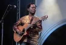 RDC : Lokua Kanza, 20 ans de carrière solo RDC : Lokua Kanza, 20 ans de carrière solo