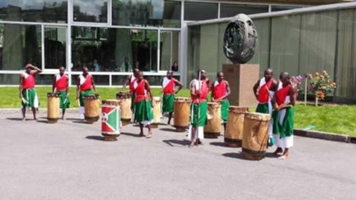 Tambourinaires burundais à l'Unesco, le 5 juin 2014 (Ph : Fouâd Harit pour Afrik.com)