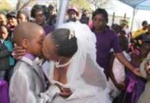 Un Sud-Africain de 9 ans et une femme de 62 ans renouvellent leurs voeux de mariage