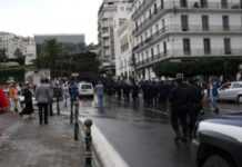 Vidéo-Algérie : 500 policiers marchent vers le palais présidentiel ! Vidéo-Algérie : 500 policiers marchent vers le palais présidentiel !