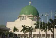 Nigeria : des gaz lacrymogènes tirés au Parlement Nigeria : des gaz lacrymogènes tirés au Parlement