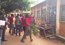 Bénin : les étudiants décrètent 72 heures de grève Les étudiants syndiqués ont bloqué le laboratoire pédagogique, lieu des inscriptions pour l'Université d'Adjarra, à l'Ecole normal supérieure de Porto Novo