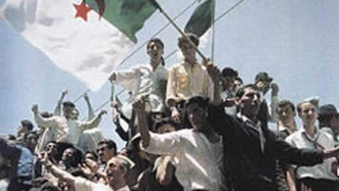 Manifestation drapeau algerien