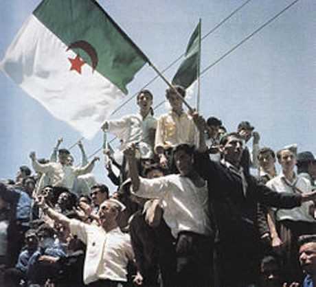 Manifestation drapeau algerien