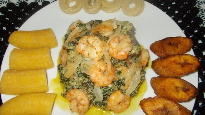 Ndolè_à_la_viande,_morue_et_crevettes Ndolé