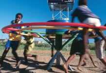 Ghana :  quand des tourniquets dans les cours de récréation procurent du courant Ghana :  quand des tourniquets dans les cours de récréation procurent du courant