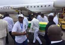 Gabon : la dépouille d’André Mba Obame est arrivée à Libreville