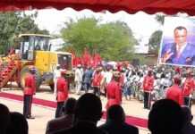 Congo : la Sangha en développement accéléré Pose de la première benne... Ouesso 12 mai 2015