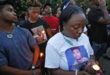 Etats-Unis : le policier qui a tué le jeune Noir Christian Taylor licencié Etats-Unis : le policier qui a tué le jeune Noir Christian Taylor licencié