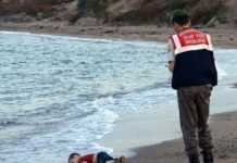Maroc : ils font les morts sur une plage pour rendre hommage au petit syrien Aylan Maroc : ils font les morts sur une plage pour rendre hommage au petit syrien Aylan