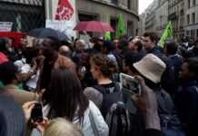 A Paris, des centaines de manifestants burkinabè dénoncent un « coup d’Etat de la honte »