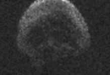 Cette comète en forme de crâne qui a frôlé la Terre pour Halloween!