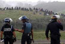 Immigration à Calais : le bras de fer entre policiers et migrants se poursuit !