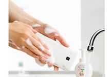 Le Japon crée un téléphone portable lavable à l’eau et au savon !