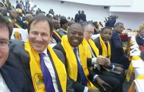 Au premier rang des invités les éditeurs du Financial Times et de Forbes Afrique (Lucien Ebata) et plus loin, Lionel Zinsou Au premier rang des invités les éditeurs du Financial Times et de Forbes Afrique (Lucien Ebata) et plus loin, Lionel Zinsou