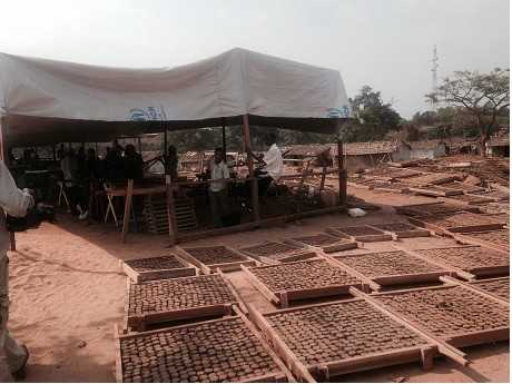 Mbile : atelier de fabrication de briquettes pour foyers améliorés Mbile : atelier de fabrication de briquettes pour foyers améliorés