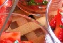 Salade orientale de fraises à la menthe