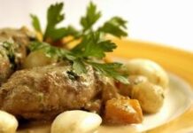 Lapin en cocotte à l’ail rose Lapin en cocotte à l’ail rose