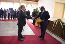 Cameroun : Le nouveau consul honoraire du Portugal reçoit l’exéquatur à Douala Cameroun : Le nouveau consul honoraire du Portugal reçoit l’exéquatur à Douala