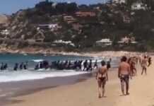Débarquement de migrants sur une plage en Espagne