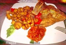 Tilapia grillé avec aloco Tilapia grillé avec aloco