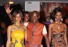 Sadio Bee, au centre, entouré de ses modèles
