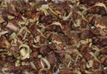 Viande de chèvre aux oignons Viande de chèvre aux oignons