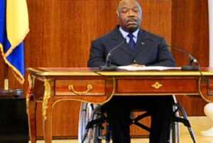 Le chef de l'Etat du Gabon, Ali Bongo, sur un fauteuil roulant