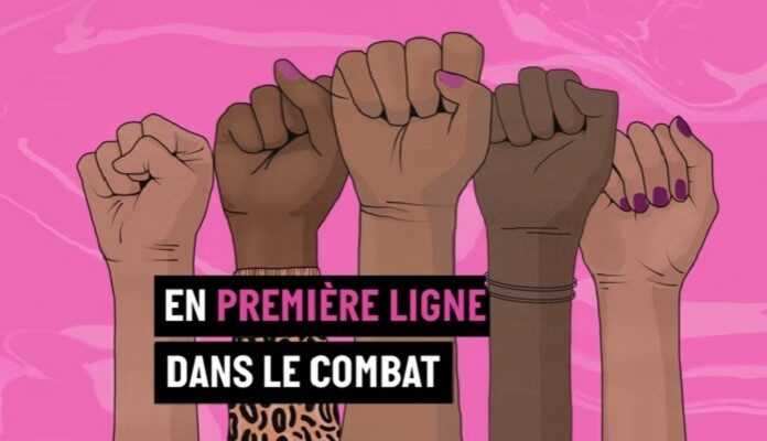 poings tendus femmes