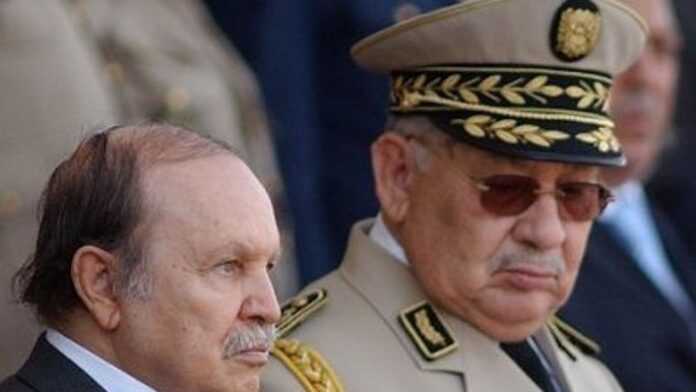 L'ex-Président algérien, Abdelaziz Bouteflika, et le général Ahmed Gaïd Salah