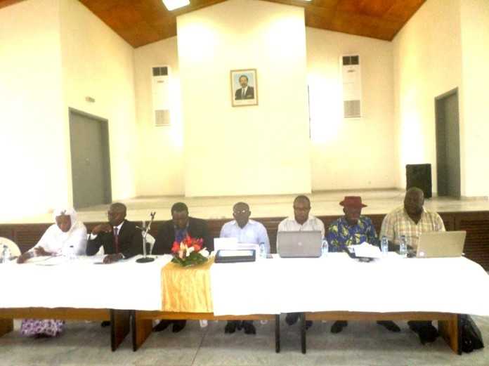Cameroun  Les leaders des confédérations syndicales échangent avec les