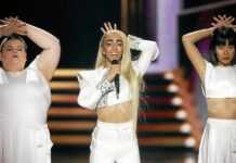 Bilal Hassani et ses danseuses à l'Eurovision