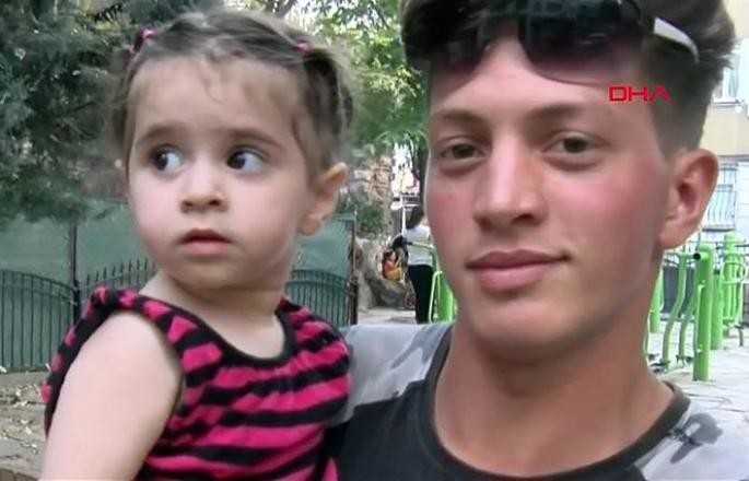 Feuzi Zabaat, âgée de 17 ans