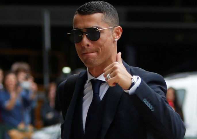 Cristiano Ronaldo marque un joli but contre& le Covid-19