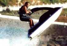Le roi du Maroc, Mohammed VI, faisant du jet-ski