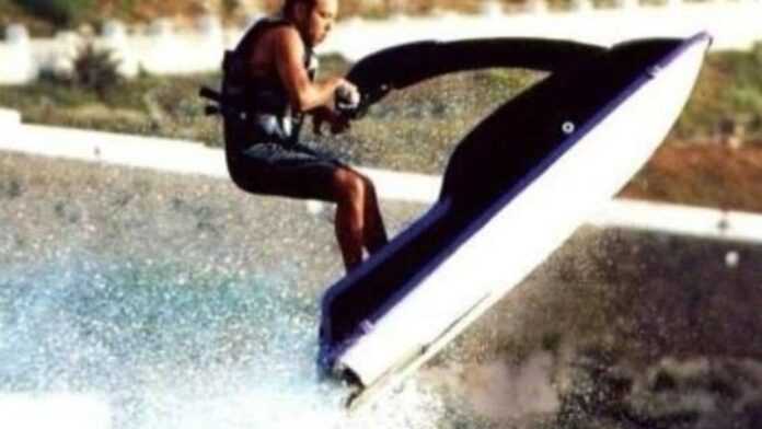 Le roi du Maroc, Mohammed VI, faisant du jet-ski