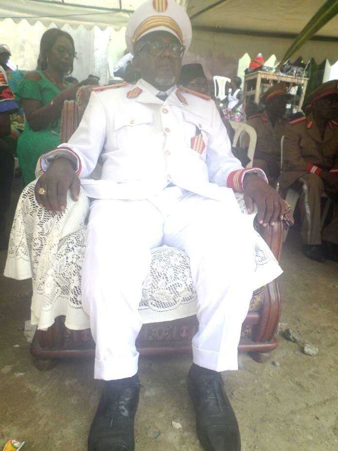 Sa Majesté Amos Jules Mbessang