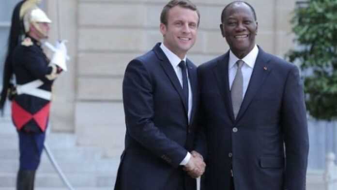 Les Présidents français, Emmanuel Macron, et ivoirien, Alassane Ouattara