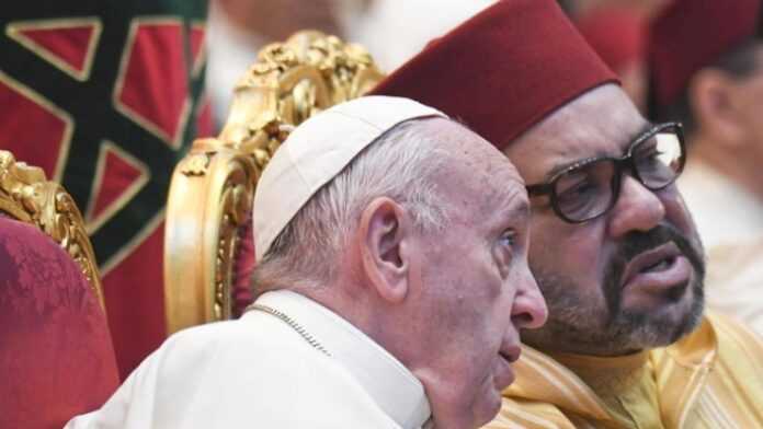 Le pape François et le roi Mohammed VI en plein échange