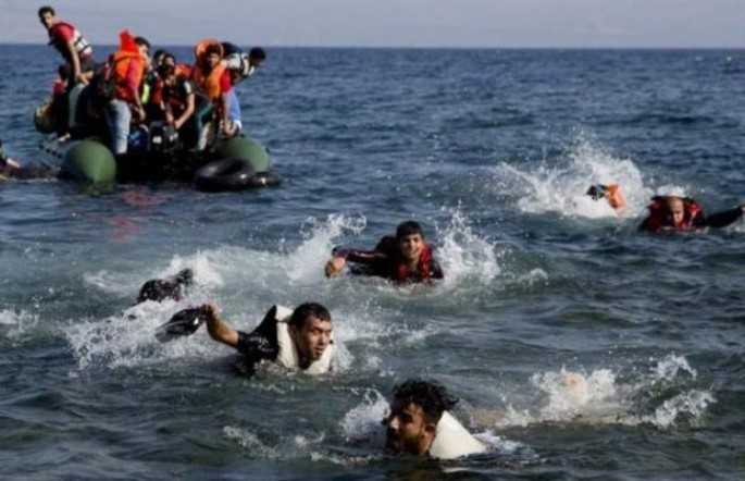 Migrants algériens à l'eau