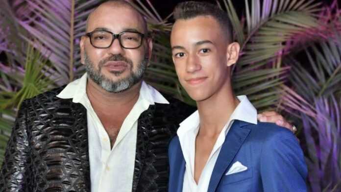 Le roi du Maroc, Mohammed VI et le prince héritier, Moulay El Hassan