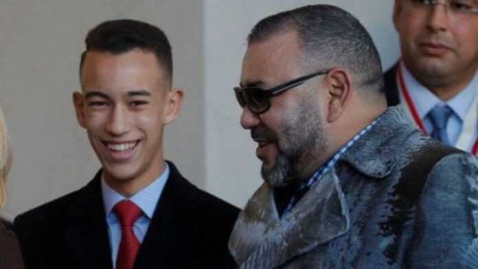 Le prince héritier Moulay El Hassan et le roi Mohammed VI