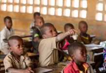 des élèves en classe au Togo
