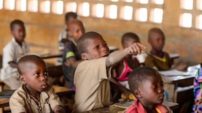 des élèves en classe au Togo