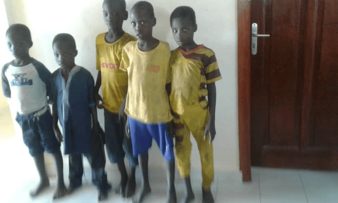 Sénégal : des enfants retrouvés chaînes aux pieds lors de l’arrestation de leur maître coranique !
