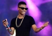 Buzz, Wizkid sermone un fan : « Cesse de te comporter en… » ! (vidéo) Buzz, Wizkid sermone un fan : « Cesse de te comporter en… » ! (vidéo)